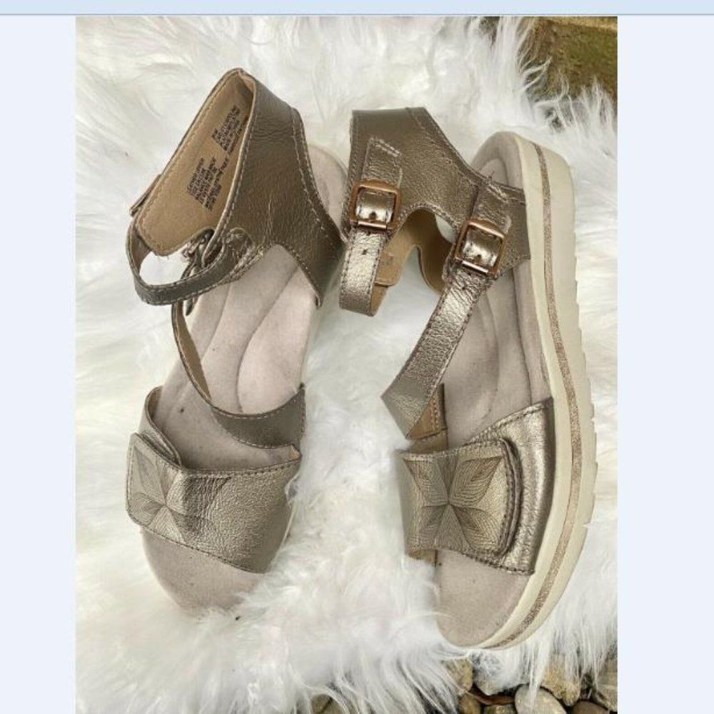 Earth Origins Carley Platinum Caroline Sandals Women's Size 8.5